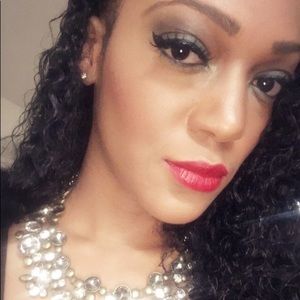 Meet your Posher, Briana